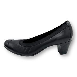 Munro Black Leather and Patent "Odette" Cap Toe Pumps Heels Sz Comfort 7.5M